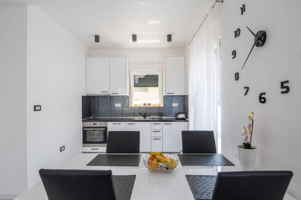 Holiday House Gavran Водице Екстериор снимка